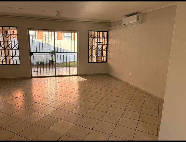 3 BEDROOM FREEHOLD FOR SALE IN WILLOW PARK